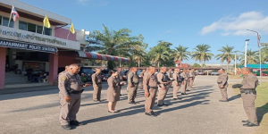 ร่วมปล่อยแถวเคารพธงชาติ ไหว้พระสวดมนต์ และได้ตรวจทรงผมและชี้แจงข้อราชการ มอบหมายภารกิจประจำวัน