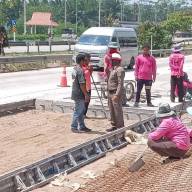 สำรวจจุดซ่อมสร้างสภาพพื้นผิวการจราจรถนนสายเพชรเกษมขาขึ้นกรุงเทพฯ หน้าด่านชั่งน้ำหนัก